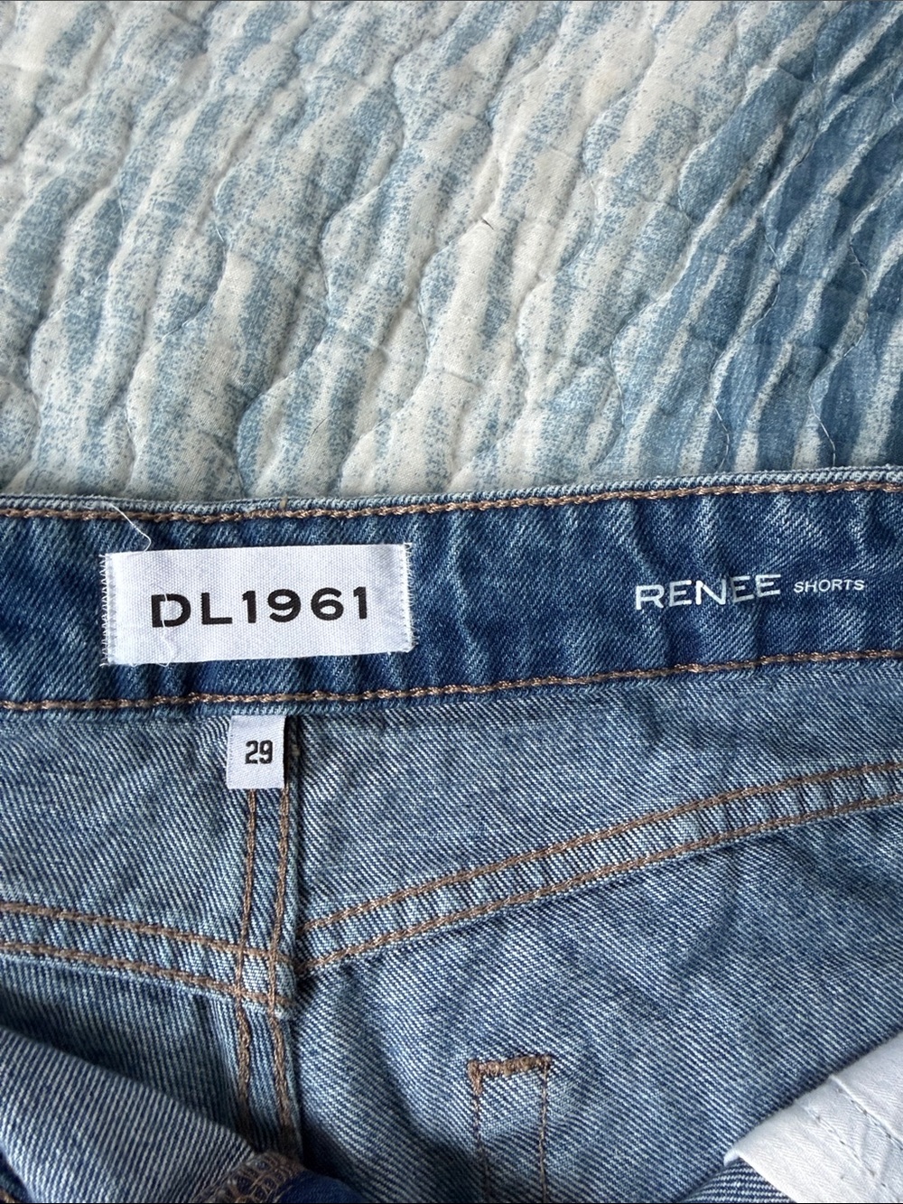 3 pairs of jean shorts -Pistola White sz29 - DL1961 sz 29- American Eagle sz 10 - Picture 12 of 16